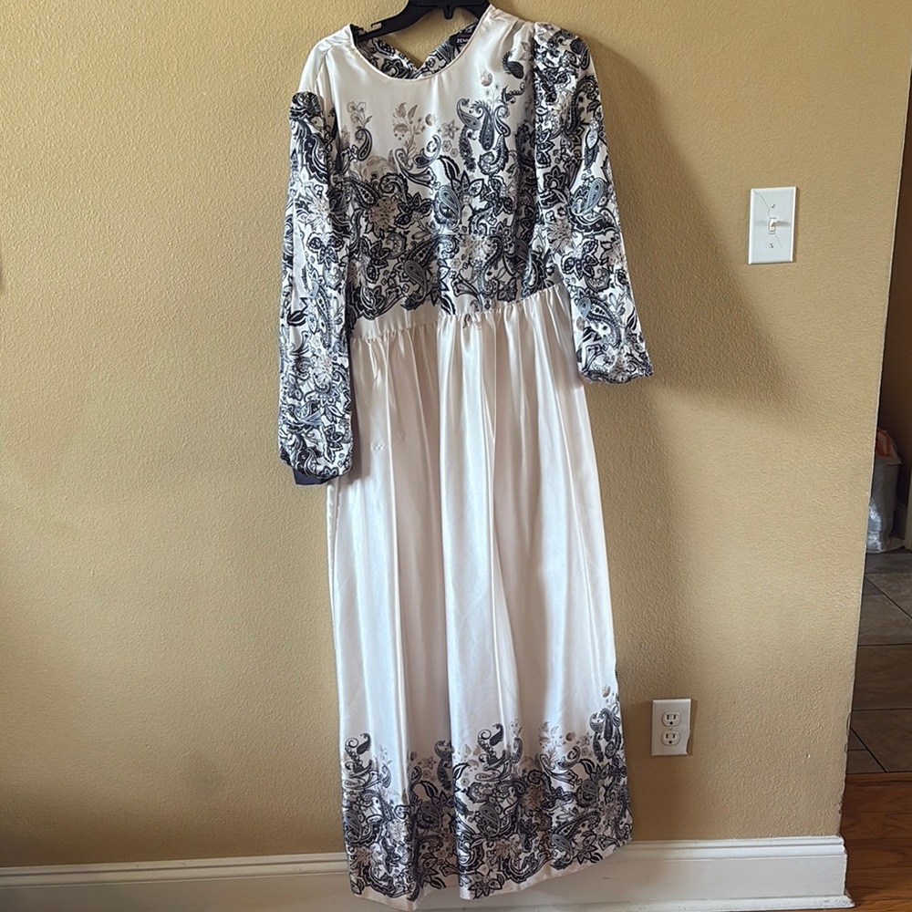 Elegant Black and White Long Sleeve Dress